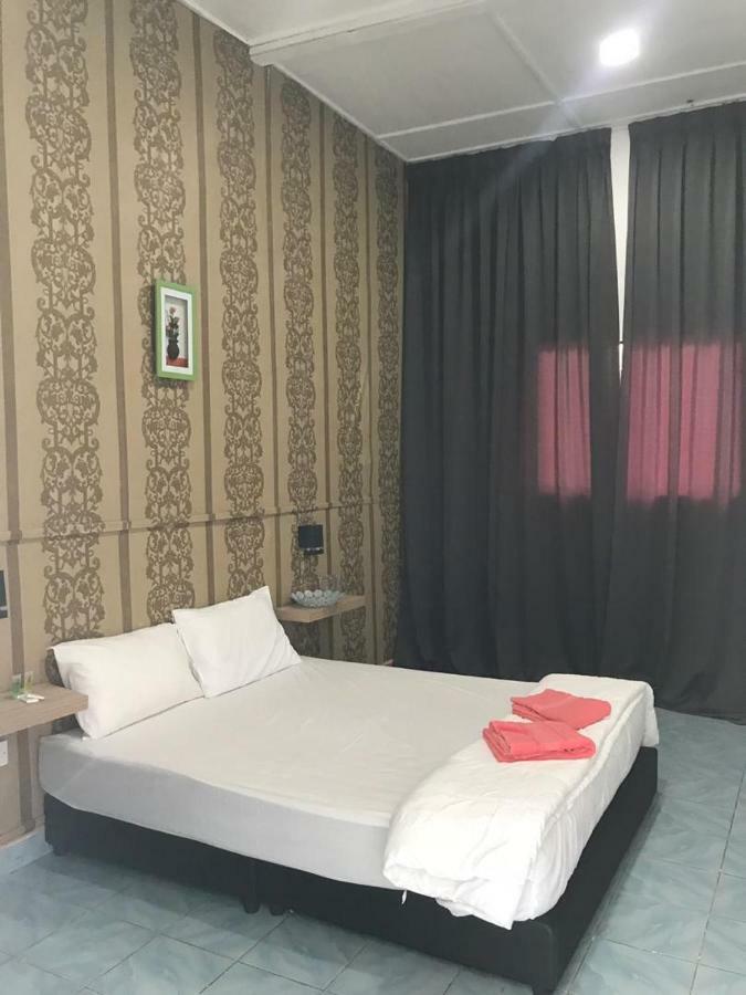 Green Town Hotel & Resort ポートディクソン エクステリア 写真